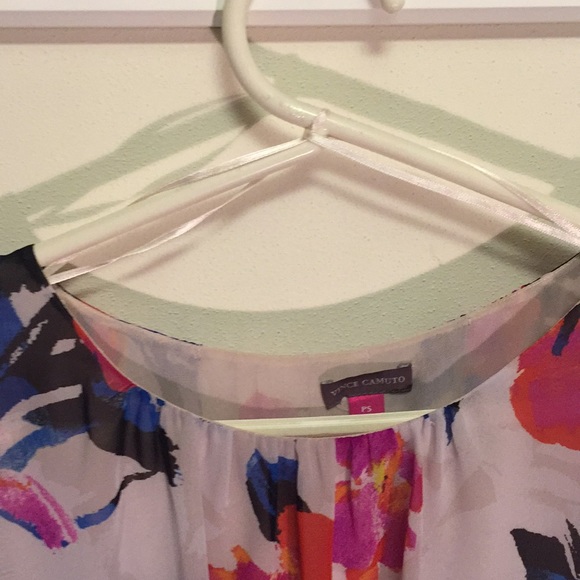 Vince Camuto Petite Floral Rendezvous Batwing - Picture 8 of 8